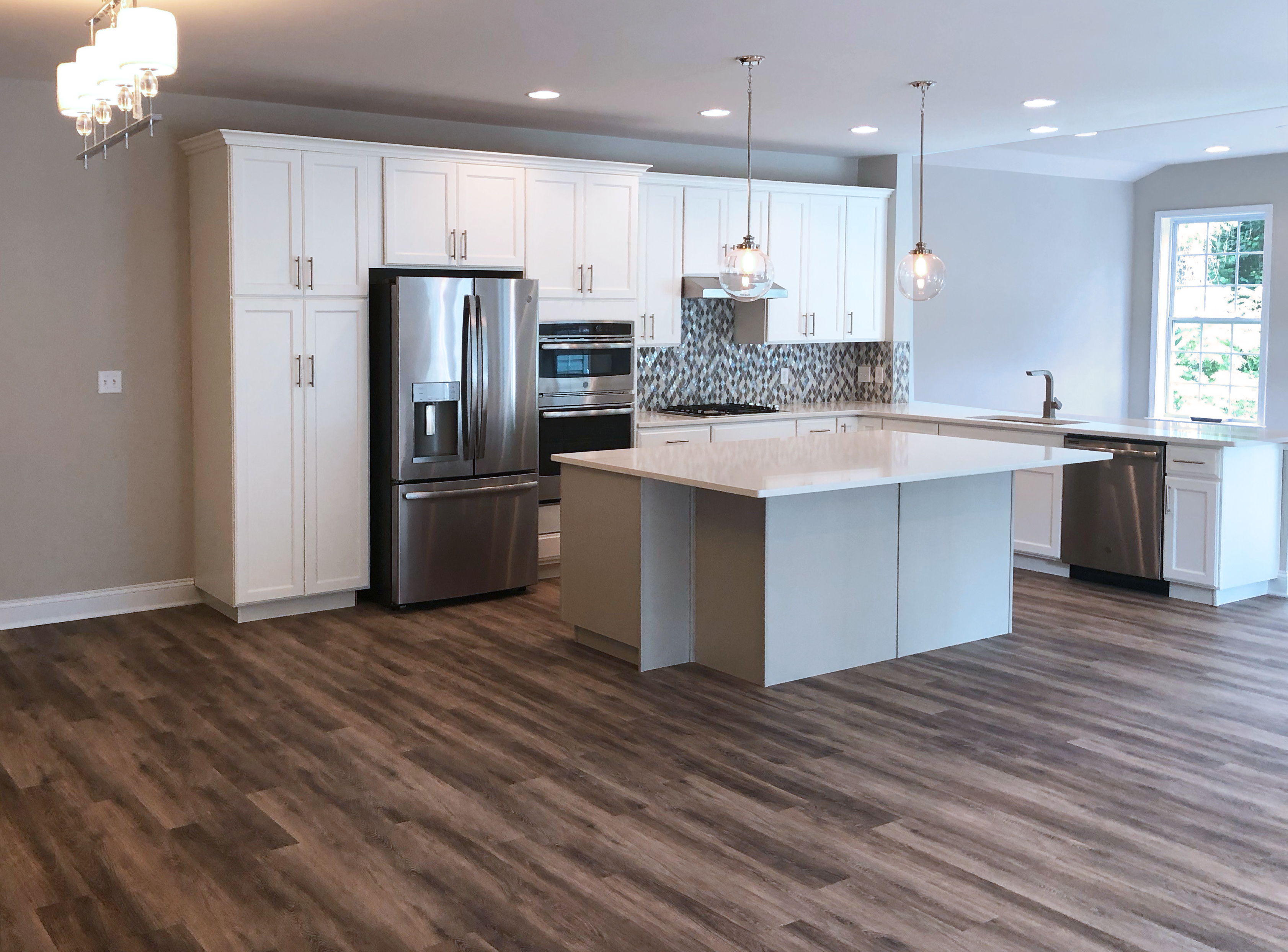 A Guide to Kitchen Flooring Materials- Wood, Tile and Everything in Between